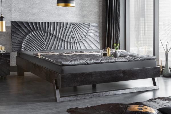 Masívna posteľ SCORPION 180x200 cm mango, čierna s 3D rezbami