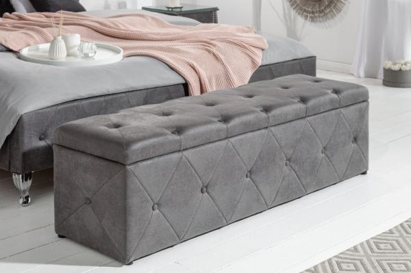 Elegantná posteľná lavica EXTRAVAGANCIA 140 cm starožitný šedý dizajn Chesterfield